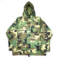(VINTAGE) 1996 US ARMY ECWCS WOODLAND CAMOUFLAGE PATTERN GORE TEX HOODED JACKET