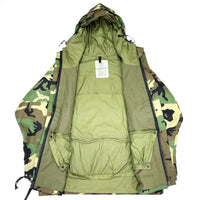 (VINTAGE) 1996 US ARMY ECWCS WOODLAND CAMOUFLAGE PATTERN GORE TEX HOODED JACKET
