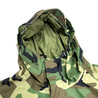 (VINTAGE) 1996 US ARMY ECWCS WOODLAND CAMOUFLAGE PATTERN GORE TEX HOODED JACKET