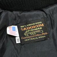(VINTAGE) MADE IN USA SKOOKUM PLAIN SLEEVE LEATHER VARSITY JACKET