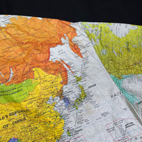 (VINTAGE) 1989 MADE IN USA TYVEK by DUPONT WORLD MAP ALL OVER PRINT JACKET