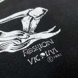 (T-SHIRT) 1992 MADE IN USA FASHION VICTIM SEXY PRINT T-SHIRT